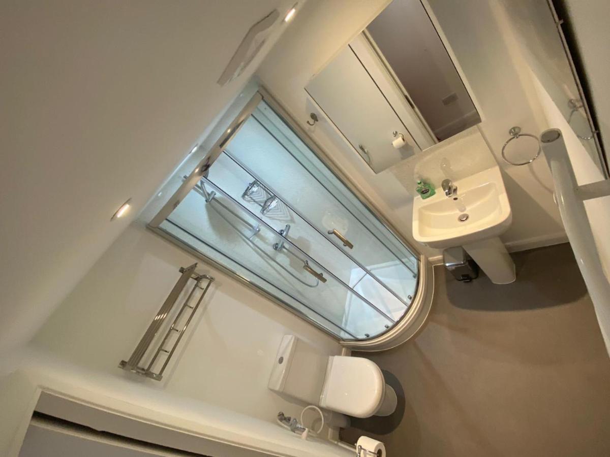 Casa de hóspedes Comfortable Cosy Double Ensuite 'karibu'